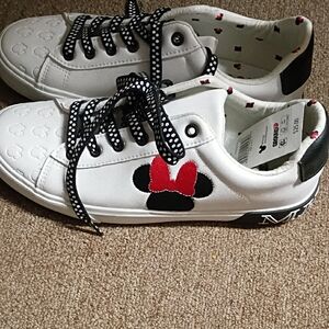 Minnie Mouse White Sneakers with Red Bow